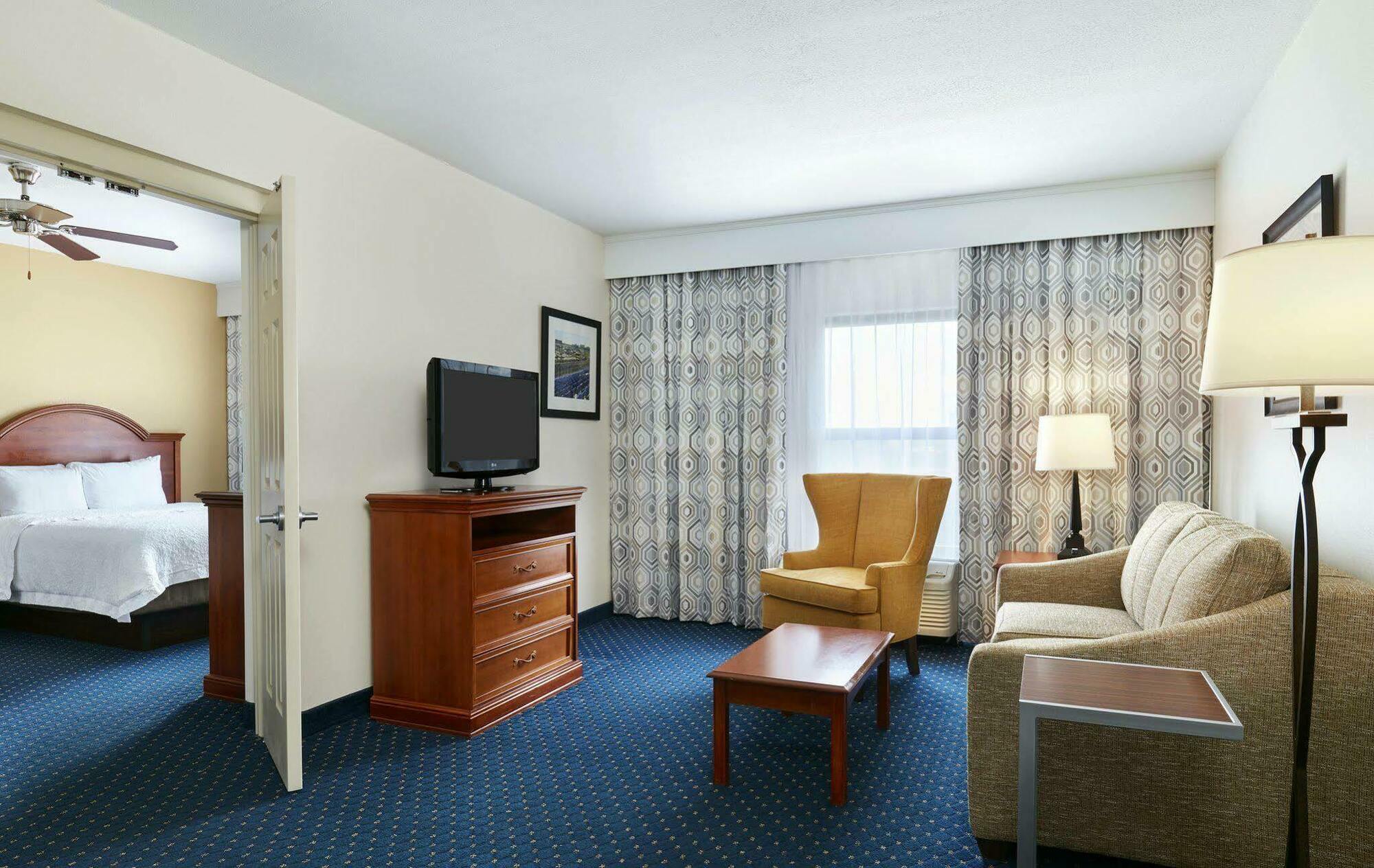 Hampton Inn & Suites Concord-Charlotte Exterior foto