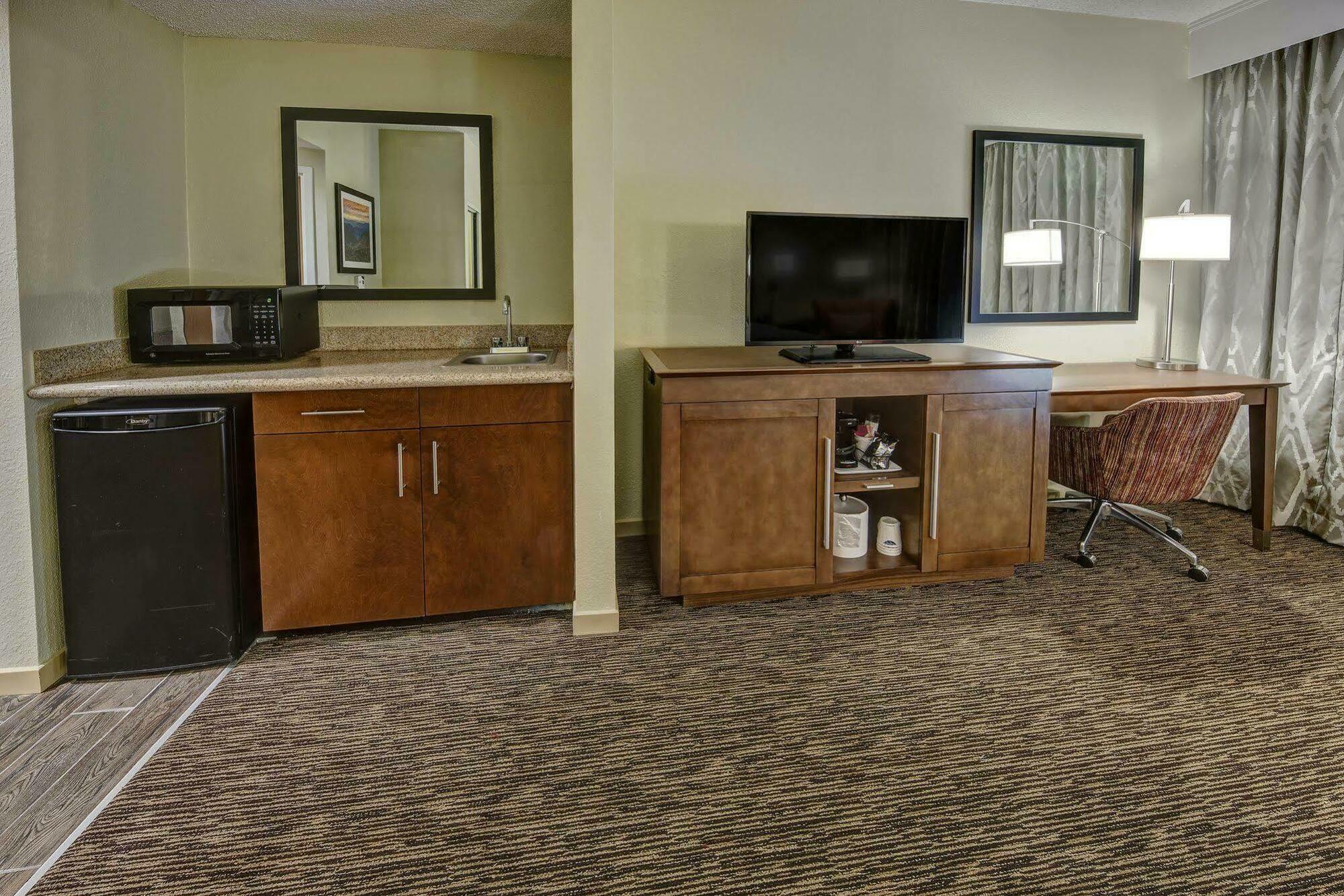 Hampton Inn & Suites Concord-Charlotte Exterior foto